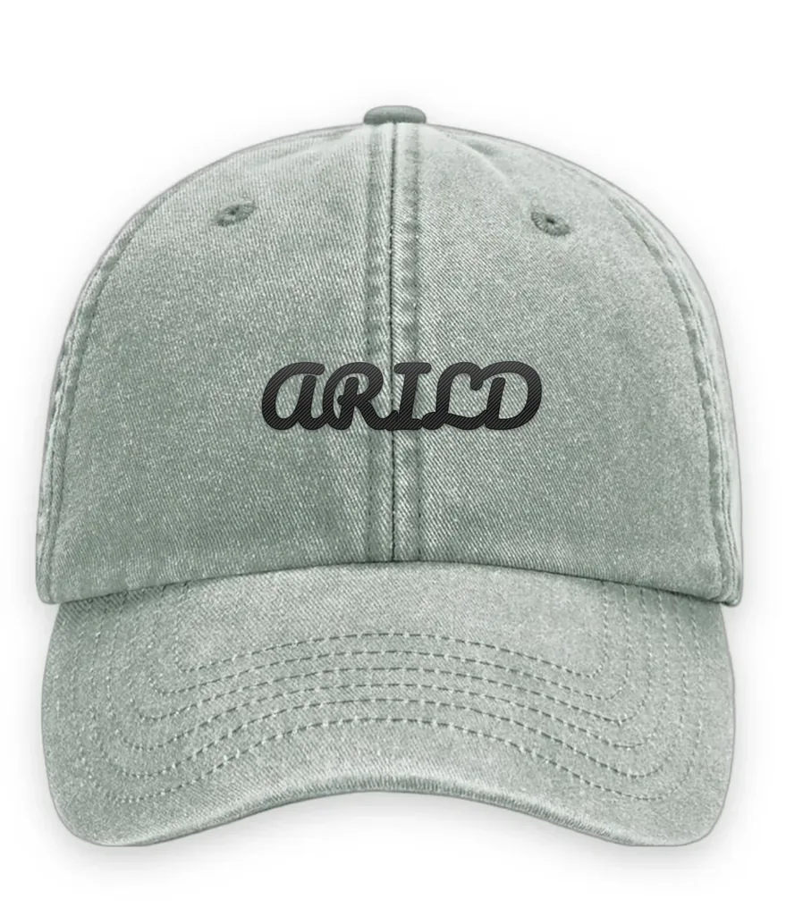 Broderad keps med texten ARILD, Vintage dad cap i salviagrön