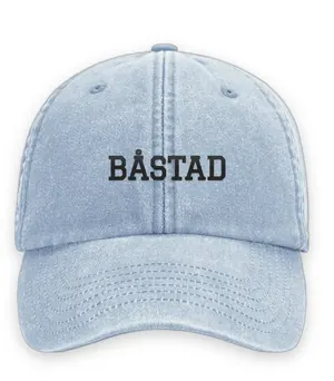 Broderad keps med texten BÅSTAD, Vintage dad cap i ljusblå