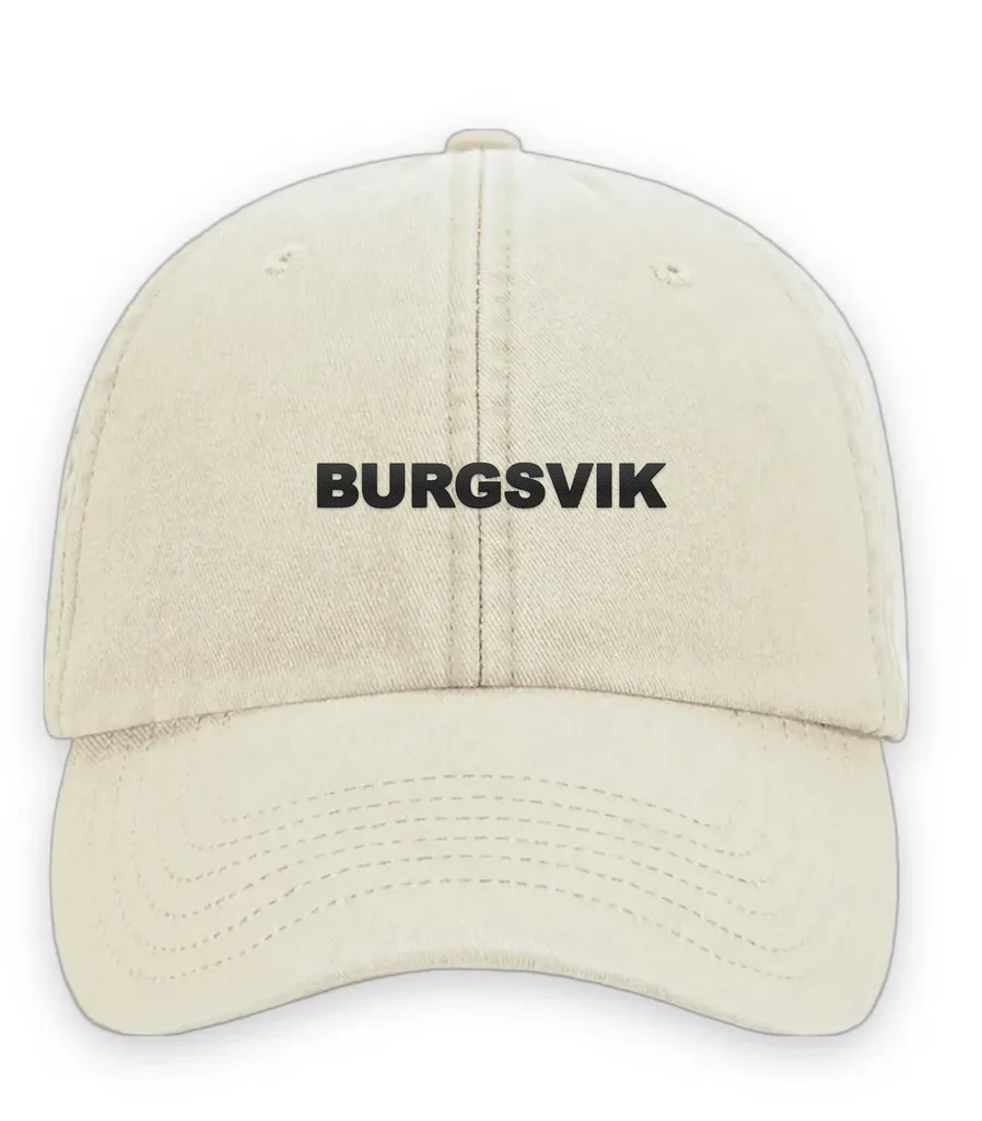 Broderad keps med texten BURGSVIK, Vintage dad cap i sand