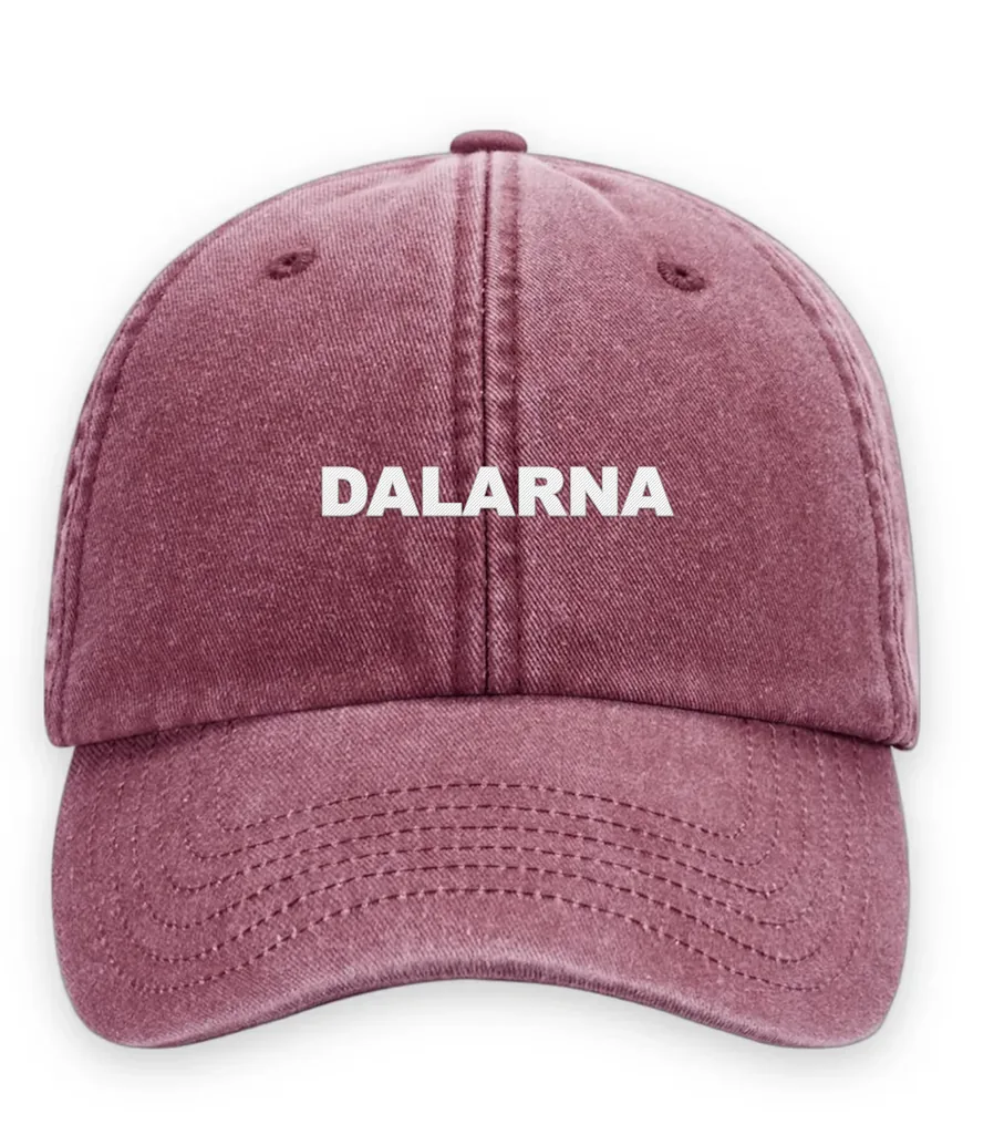 Broderad keps med texten DALARNA, Vintage dad cap i röd