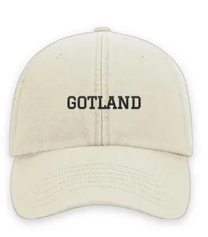 Broderad keps med texten GOTLAND, Vintage dad cap i sand