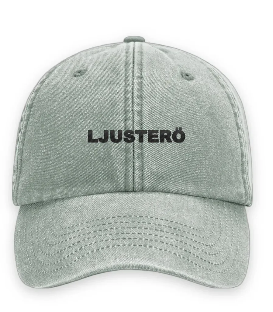 Broderad keps med texten LJUSTERÖ, Vintage dad cap i salviagrön