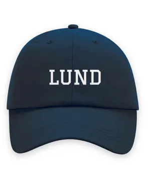 Broderad keps med texten LUND, Dad cap i marinblå