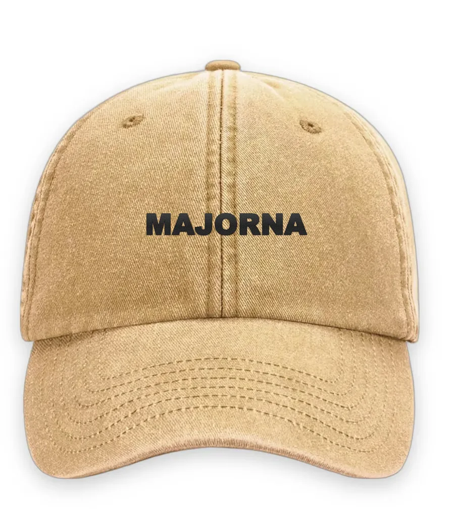 Broderad keps med texten MAJORNA, Vintage dad cap i senap