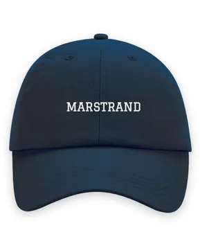 Broderad keps med texten MARSTRAND, Dad cap i marinblå