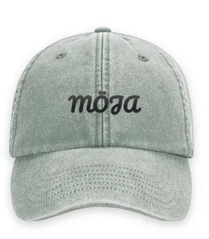 Broderad keps med texten MÖJA, Vintage dad cap i salviagrön