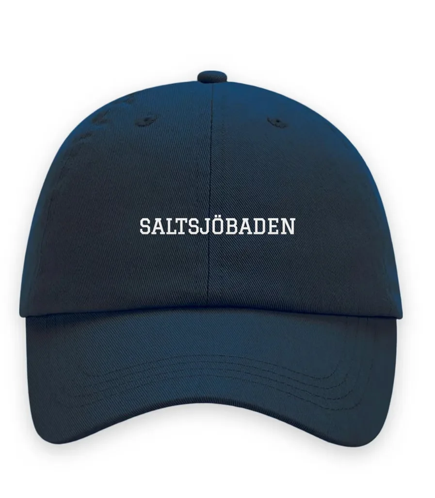 Broderad keps med texten SALTSJÖBADEN, Dad cap i marinblå