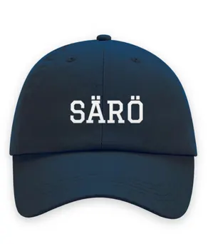 Broderad keps med texten SÄRÖ, Dad cap i marinblå