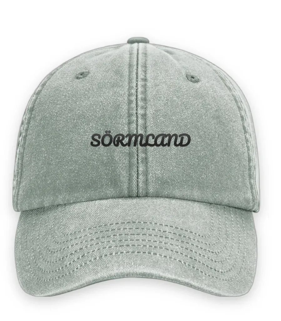 Broderad keps med texten SÖRMLAND, Vintage dad cap i salviagrön