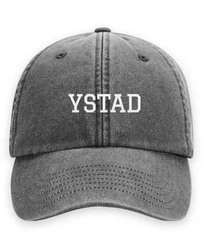 Broderad keps med texten YSTAD, Vintage dad cap i svart